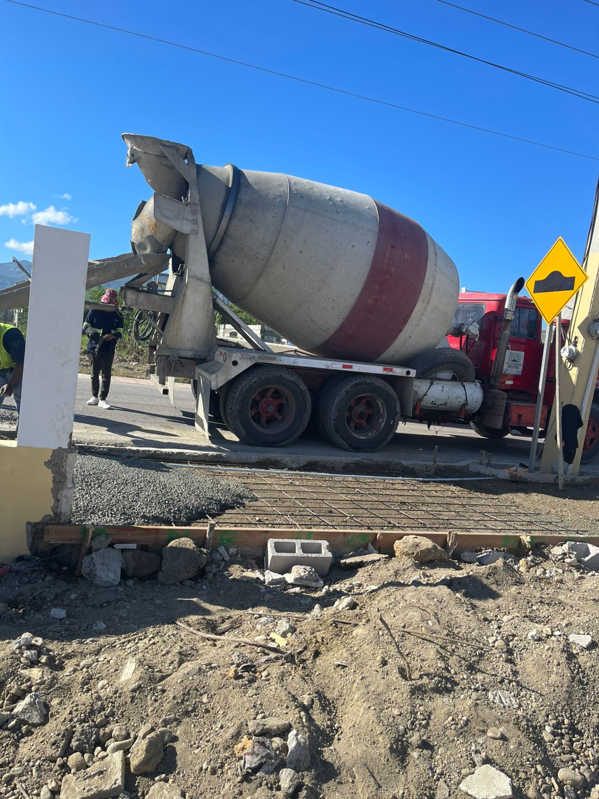 Avances en la Construcción de Aceras y Contenes en el Distrito Municipal Pedro Corto